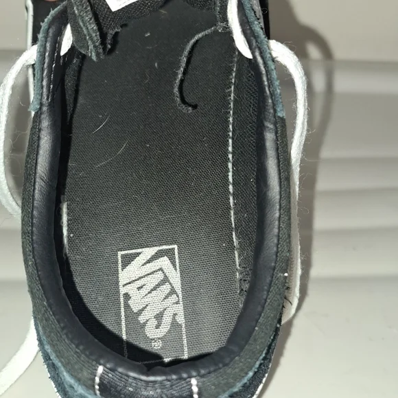 Classic Van's tennis skate shoes - size 6 youth - black and white - Picture 7 of 8